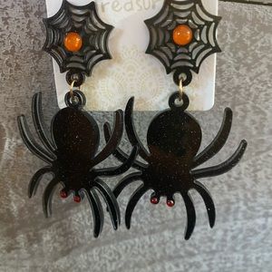 NEW Halloween spider earrings